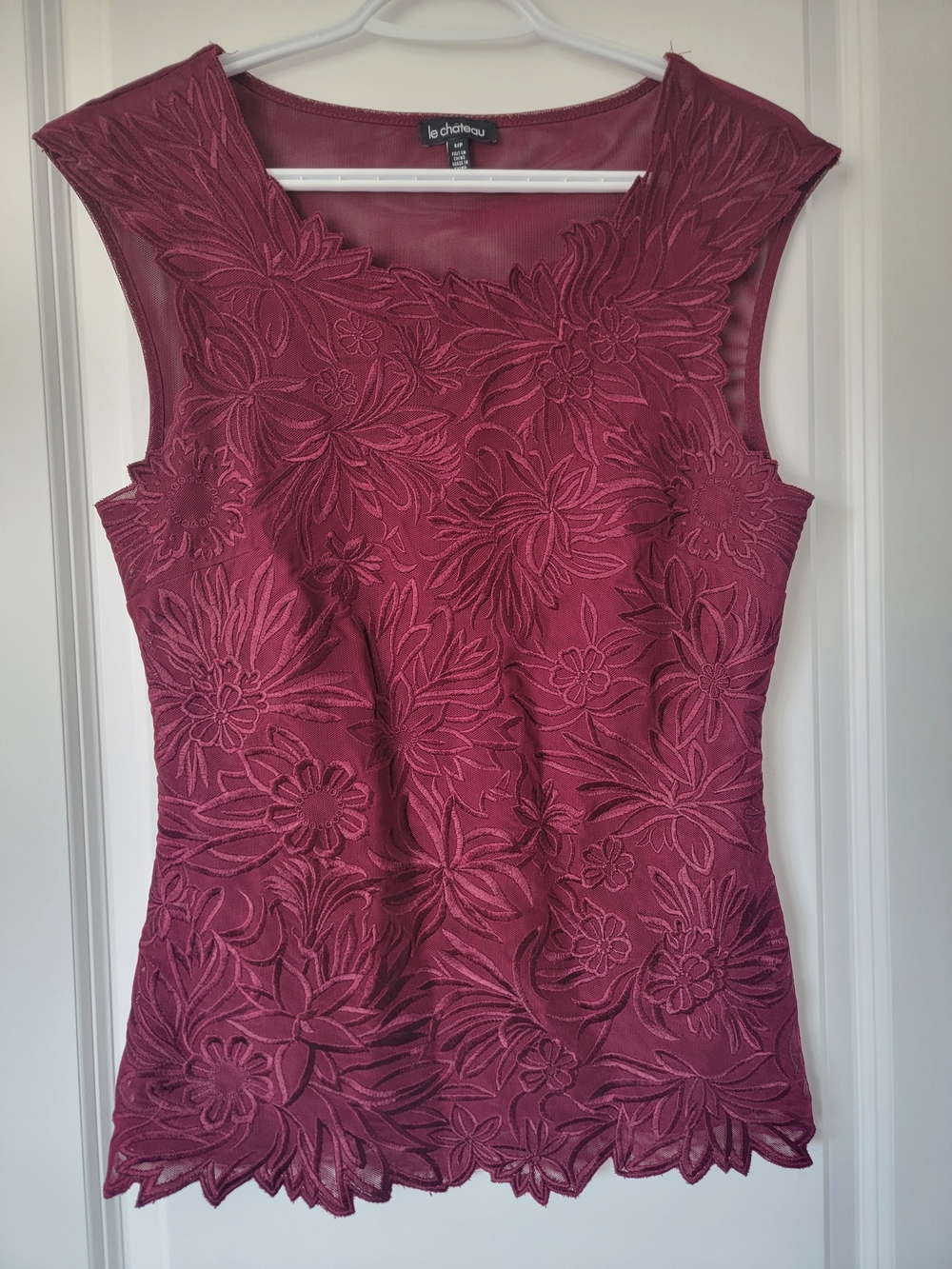 le chateau Floral Lace Sleeveless Camisole in Wine Red